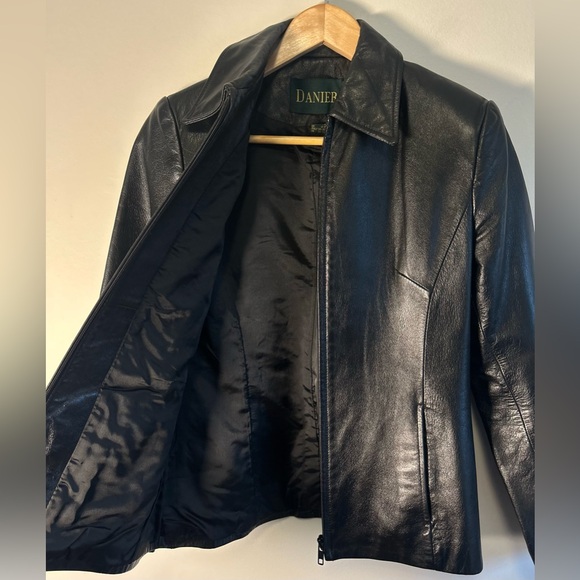 VTG Danier Leather Women’s Classic Black Genuine Jacket Size S/P Never Worn - Picture 6 of 11
